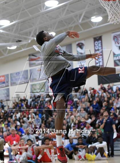Thumbnail 3 in 2014 MaxPreps Holiday Classic Dunk Contest  photogallery.