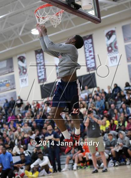 Thumbnail 3 in 2014 MaxPreps Holiday Classic Dunk Contest  photogallery.