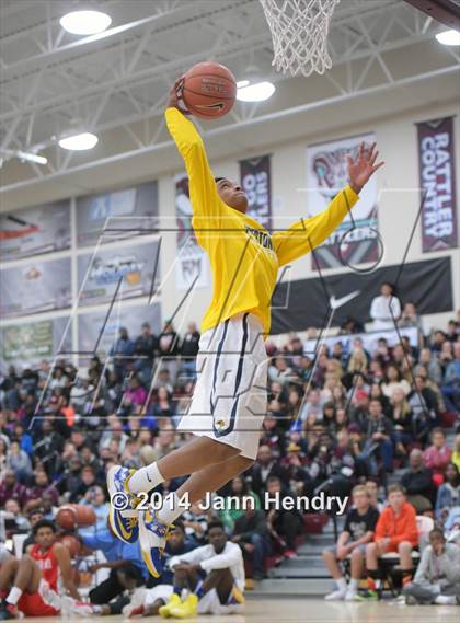 Thumbnail 3 in 2014 MaxPreps Holiday Classic Dunk Contest  photogallery.