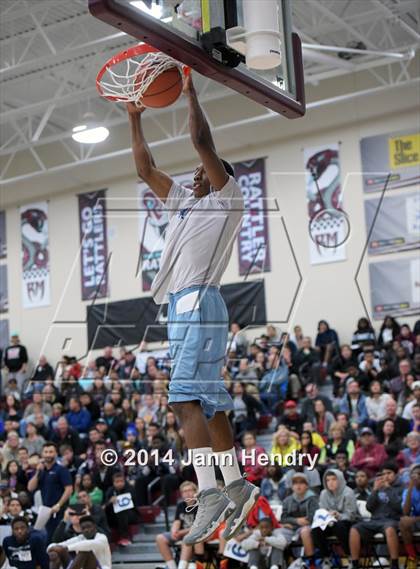 Thumbnail 3 in 2014 MaxPreps Holiday Classic Dunk Contest  photogallery.