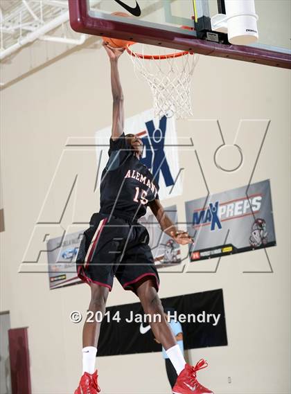 Thumbnail 3 in 2014 MaxPreps Holiday Classic Dunk Contest  photogallery.