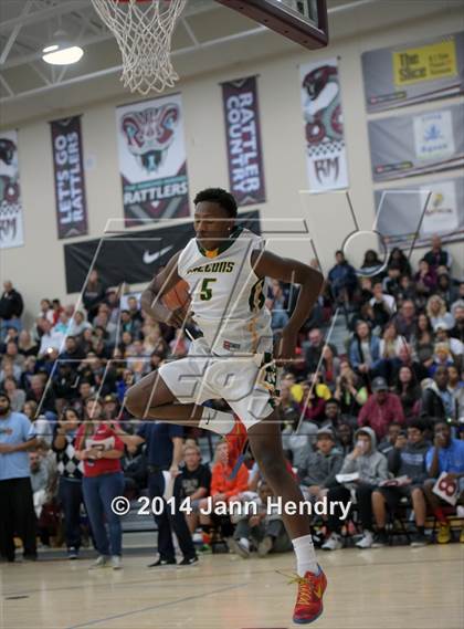 Thumbnail 2 in 2014 MaxPreps Holiday Classic Dunk Contest  photogallery.