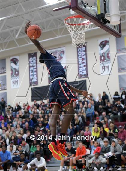 Thumbnail 2 in 2014 MaxPreps Holiday Classic Dunk Contest  photogallery.