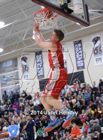 Thumbnail 1 in 2014 MaxPreps Holiday Classic Dunk Contest  photogallery.