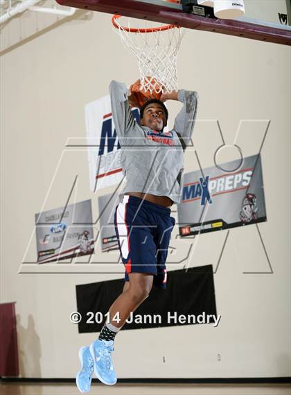 Thumbnail 1 in 2014 MaxPreps Holiday Classic Dunk Contest  photogallery.