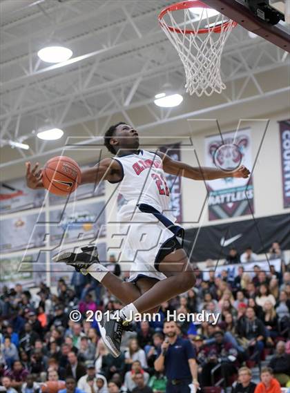 Thumbnail 1 in 2014 MaxPreps Holiday Classic Dunk Contest  photogallery.