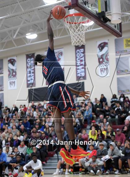 Thumbnail 1 in 2014 MaxPreps Holiday Classic Dunk Contest  photogallery.