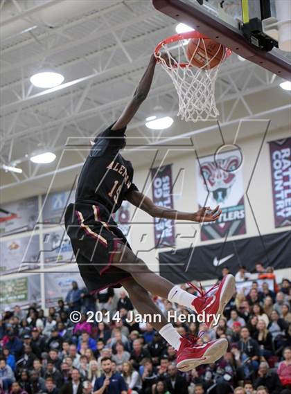 Thumbnail 1 in 2014 MaxPreps Holiday Classic Dunk Contest  photogallery.