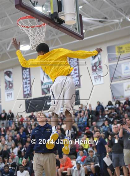 Thumbnail 3 in 2014 MaxPreps Holiday Classic Dunk Contest  photogallery.