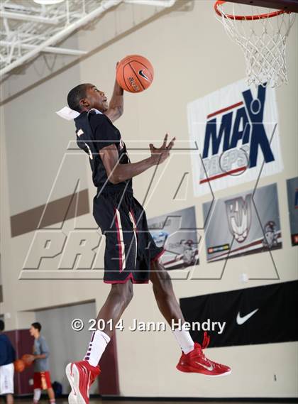 Thumbnail 3 in 2014 MaxPreps Holiday Classic Dunk Contest  photogallery.