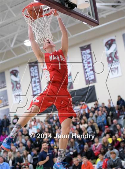 Thumbnail 1 in 2014 MaxPreps Holiday Classic Dunk Contest  photogallery.