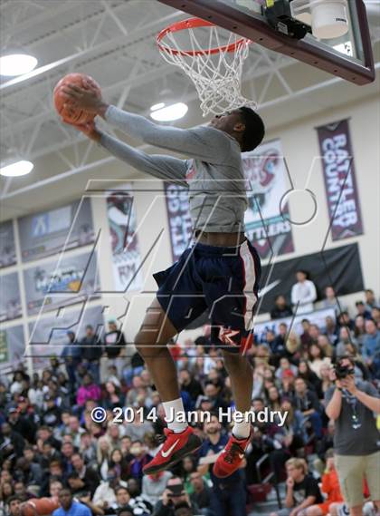 Thumbnail 1 in 2014 MaxPreps Holiday Classic Dunk Contest  photogallery.