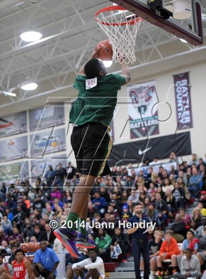 Thumbnail 1 in 2014 MaxPreps Holiday Classic Dunk Contest  photogallery.