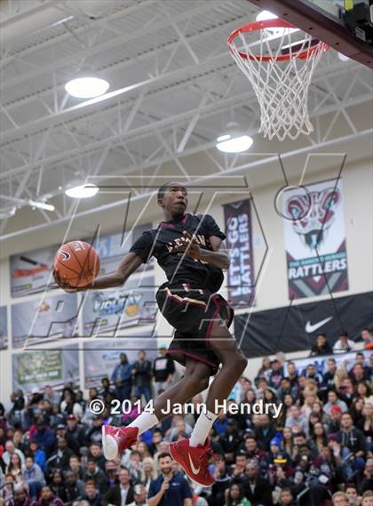 Thumbnail 2 in 2014 MaxPreps Holiday Classic Dunk Contest  photogallery.