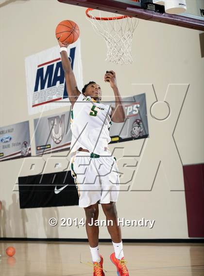 Thumbnail 1 in 2014 MaxPreps Holiday Classic Dunk Contest  photogallery.