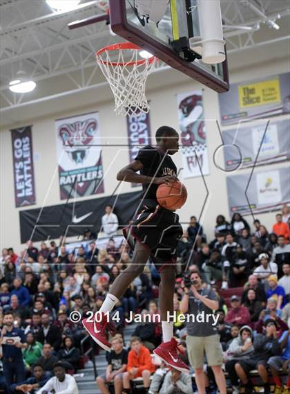Thumbnail 3 in 2014 MaxPreps Holiday Classic Dunk Contest  photogallery.