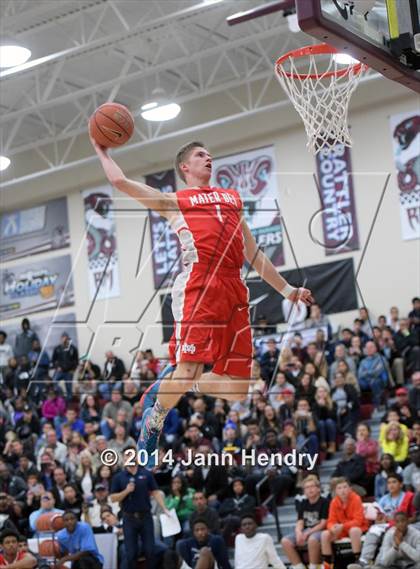 Thumbnail 1 in 2014 MaxPreps Holiday Classic Dunk Contest  photogallery.