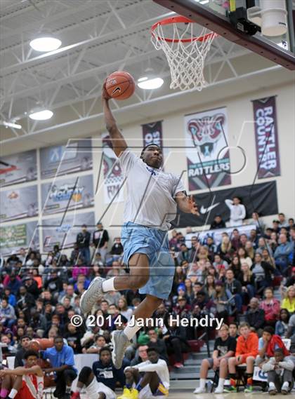 Thumbnail 3 in 2014 MaxPreps Holiday Classic Dunk Contest  photogallery.