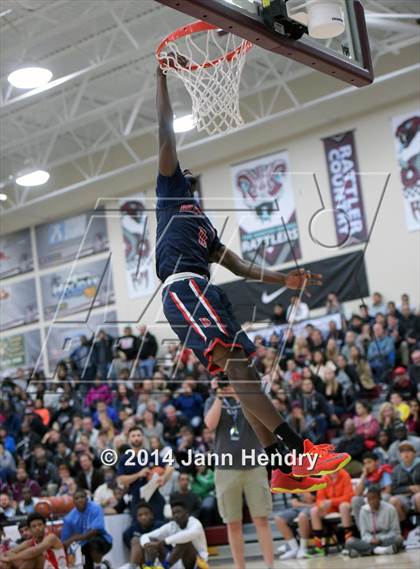 Thumbnail 1 in 2014 MaxPreps Holiday Classic Dunk Contest  photogallery.