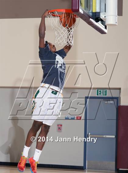 Thumbnail 3 in 2014 MaxPreps Holiday Classic Dunk Contest  photogallery.