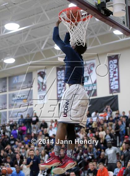 Thumbnail 3 in 2014 MaxPreps Holiday Classic Dunk Contest  photogallery.