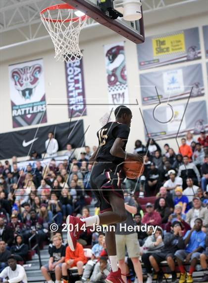 Thumbnail 1 in 2014 MaxPreps Holiday Classic Dunk Contest  photogallery.