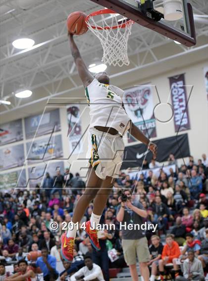 Thumbnail 2 in 2014 MaxPreps Holiday Classic Dunk Contest  photogallery.