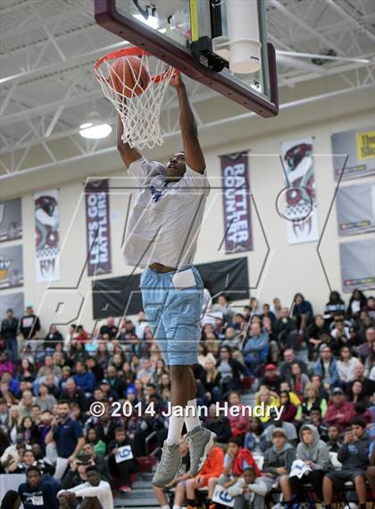 Thumbnail 2 in 2014 MaxPreps Holiday Classic Dunk Contest  photogallery.