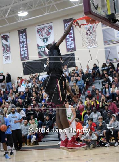 Thumbnail 1 in 2014 MaxPreps Holiday Classic Dunk Contest  photogallery.