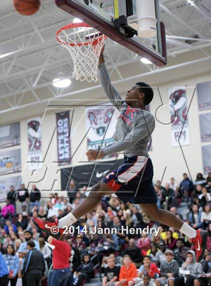 Thumbnail 2 in 2014 MaxPreps Holiday Classic Dunk Contest  photogallery.