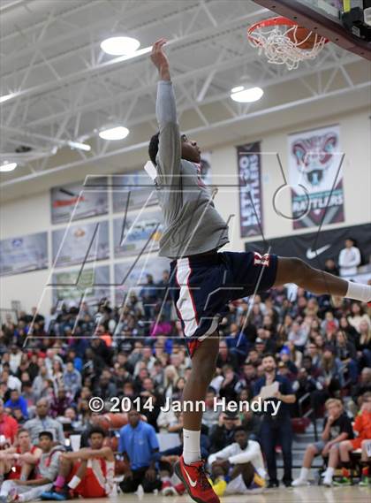 Thumbnail 1 in 2014 MaxPreps Holiday Classic Dunk Contest  photogallery.