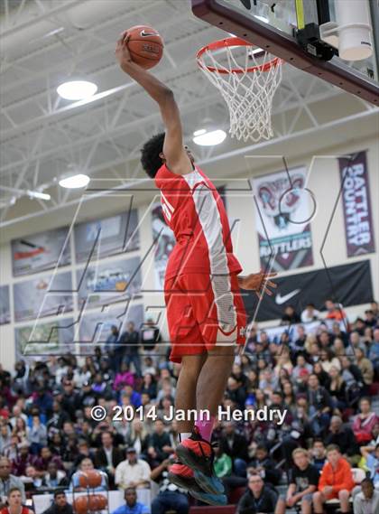 Thumbnail 3 in 2014 MaxPreps Holiday Classic Dunk Contest  photogallery.