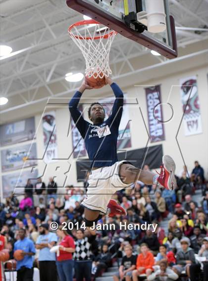 Thumbnail 2 in 2014 MaxPreps Holiday Classic Dunk Contest  photogallery.