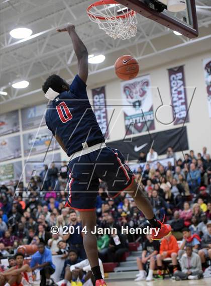 Thumbnail 2 in 2014 MaxPreps Holiday Classic Dunk Contest  photogallery.
