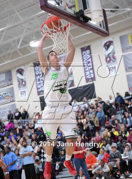 Thumbnail 2 in 2014 MaxPreps Holiday Classic Dunk Contest  photogallery.
