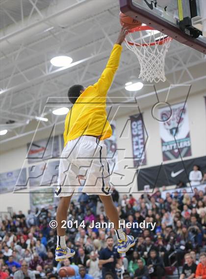 Thumbnail 2 in 2014 MaxPreps Holiday Classic Dunk Contest  photogallery.
