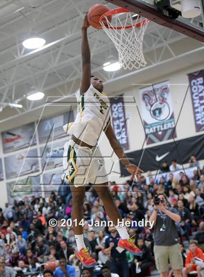 Thumbnail 2 in 2014 MaxPreps Holiday Classic Dunk Contest  photogallery.