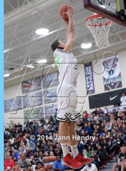 Thumbnail 1 in 2014 MaxPreps Holiday Classic Dunk Contest  photogallery.