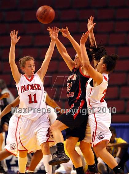 Thumbnail 1 in St. Mary's vs. Harvard-Westlake (CIF State D4 Final) photogallery.