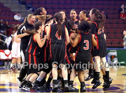 Thumbnail 3 in St. Mary's vs. Harvard-Westlake (CIF State D4 Final) photogallery.