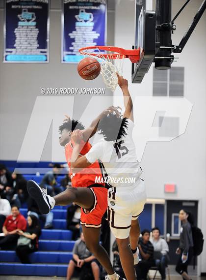 Thumbnail 1 in Summer Creek vs. Fort Bend Bush (McDonald's Texas Invitational) photogallery.