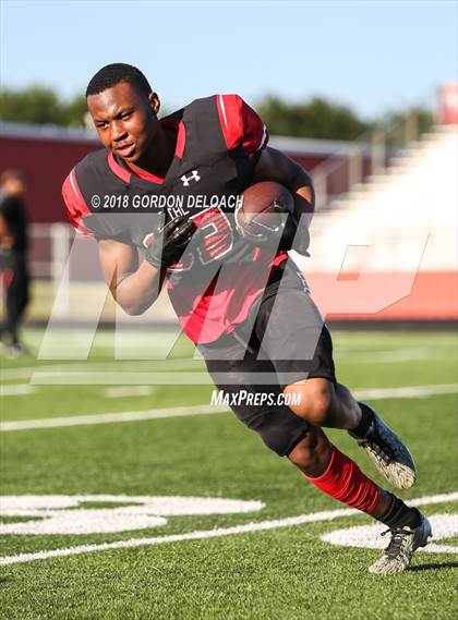 Thumbnail 1 in Cedar Hill Varsity Spring Game photogallery.