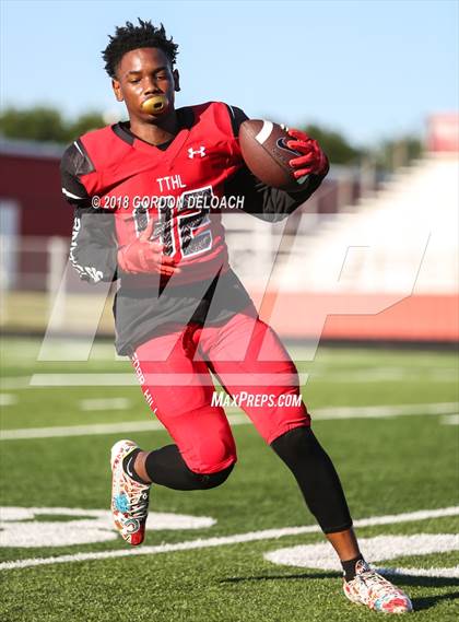 Thumbnail 1 in Cedar Hill Varsity Spring Game photogallery.
