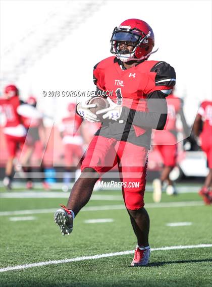 Thumbnail 1 in Cedar Hill Varsity Spring Game photogallery.