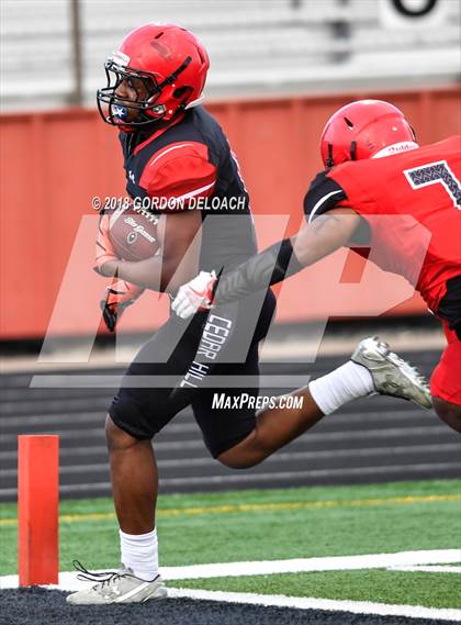 Thumbnail 3 in Cedar Hill Varsity Spring Game photogallery.