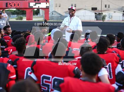 Thumbnail 2 in Cedar Hill Varsity Spring Game photogallery.