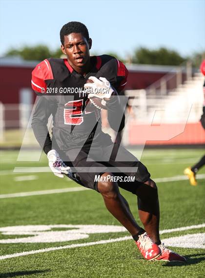 Thumbnail 3 in Cedar Hill Varsity Spring Game photogallery.