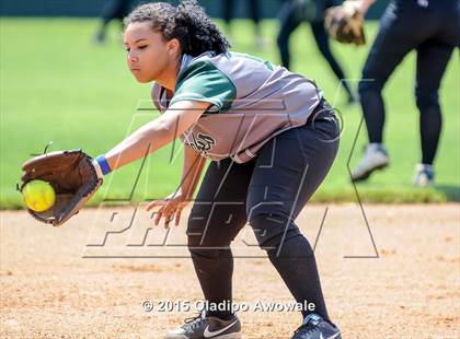Thumbnail 3 in Ellison [C. E.] vs Rockwall (UIL 6A Region II Bi-District Playoff) photogallery.