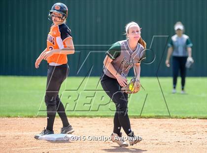 Thumbnail 2 in Ellison [C. E.] vs Rockwall (UIL 6A Region II Bi-District Playoff) photogallery.