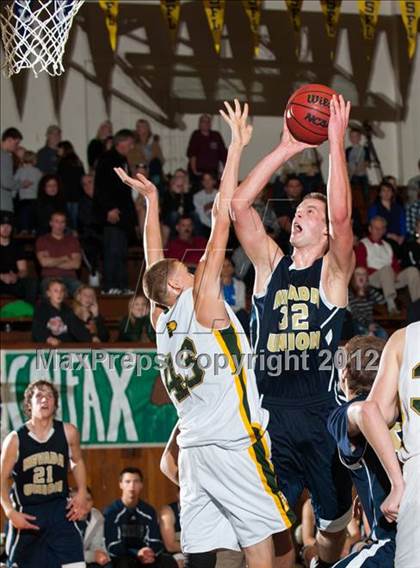 Thumbnail 3 in Nevada Union vs Placer (Kendall Arnett) photogallery.